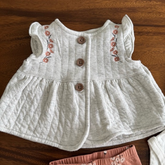 Carter’s Baby Embroidered Vest, White Bodysuit, Floral Leggings Set size 3M - Picture 3 of 6